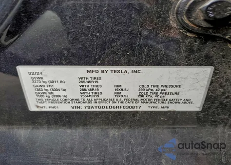 2024 Tesla Model Y z USA, uszkodzony, nr VIN 7SAYGDED6RF030817